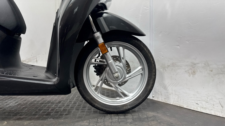 (23MY) Honda SH125i with Top Box